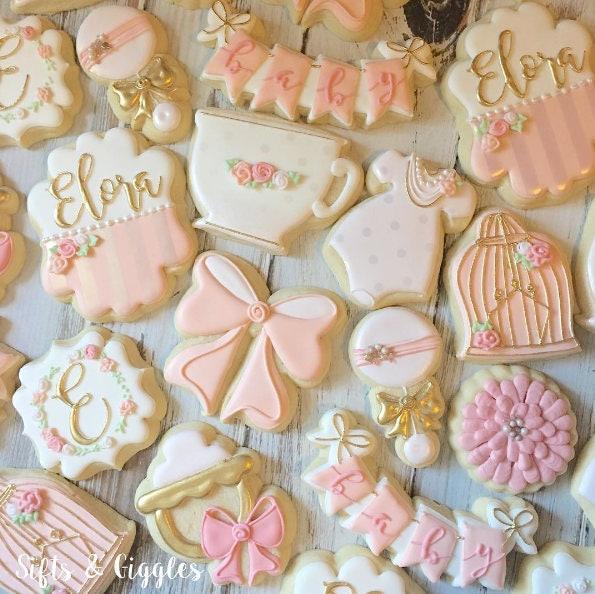 4 Flag Pennant with Bows Cookie Cutter - Sweetleigh 