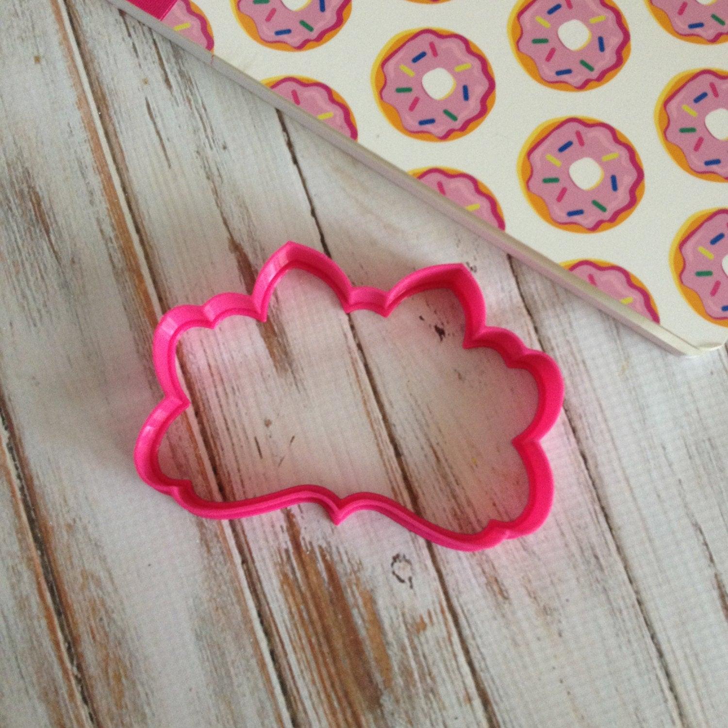 Bloom Plaque with Bow Cookie Cutter - Sweetleigh 