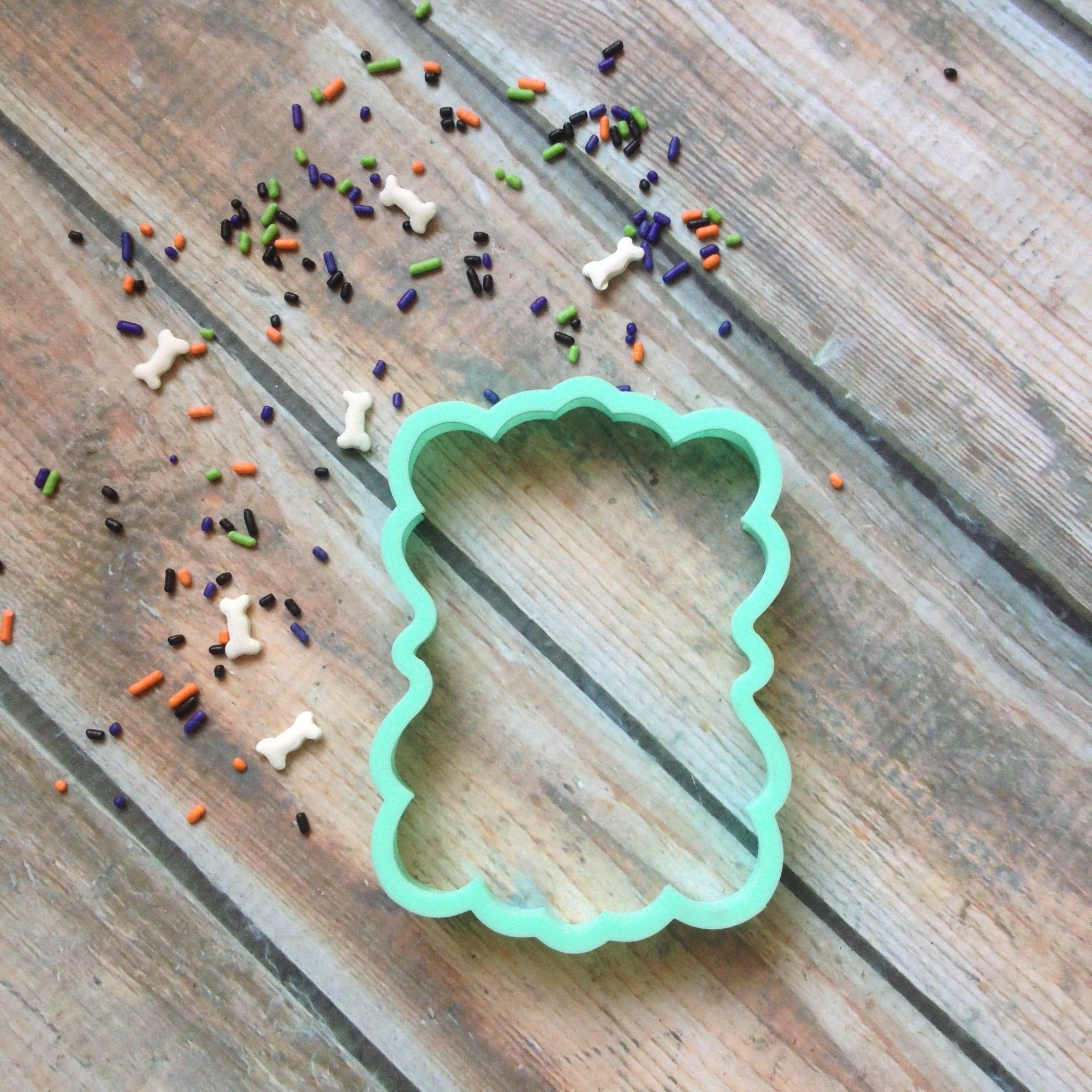 Bourbon Plaque Cookie Cutter - Sweetleigh 