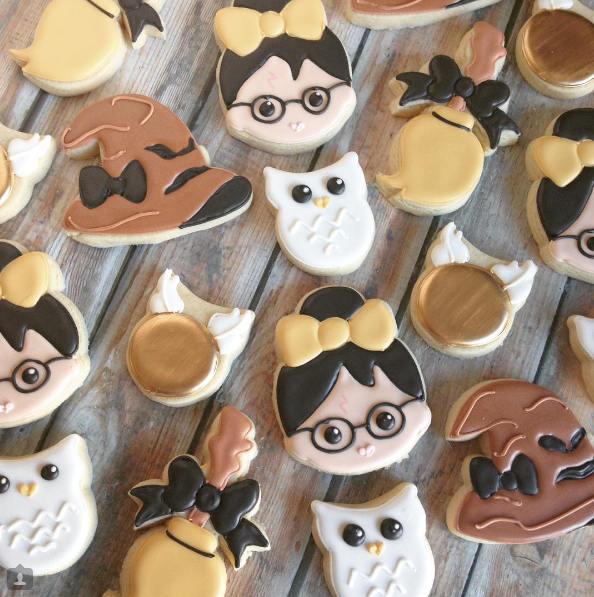 Girly Broom 1 Cookie Cutter - Sweetleigh 