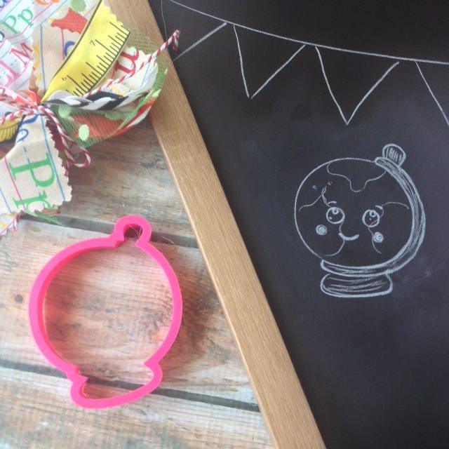 Kawaii Globe Cookie Cutter - Sweetleigh 